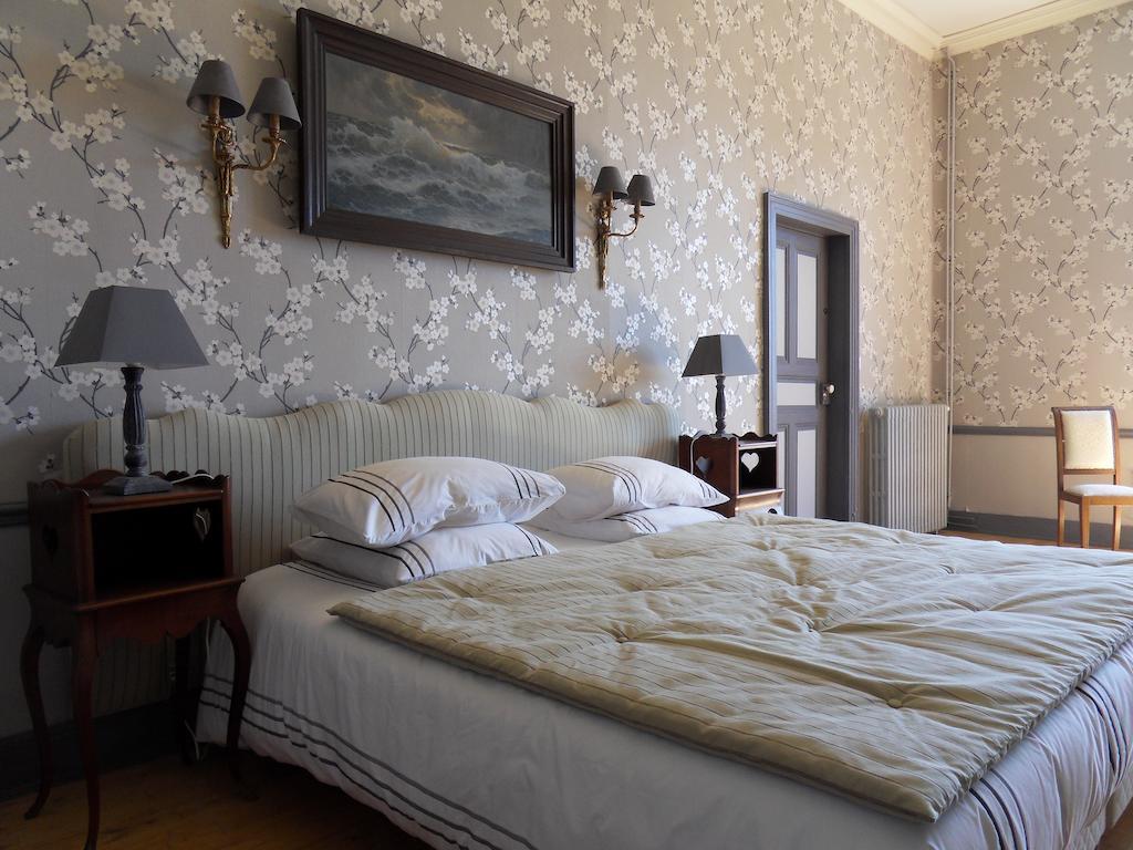 Chateau De Clermont-Saves Bed & Breakfast LʼIsle-Jourdain Cameră foto