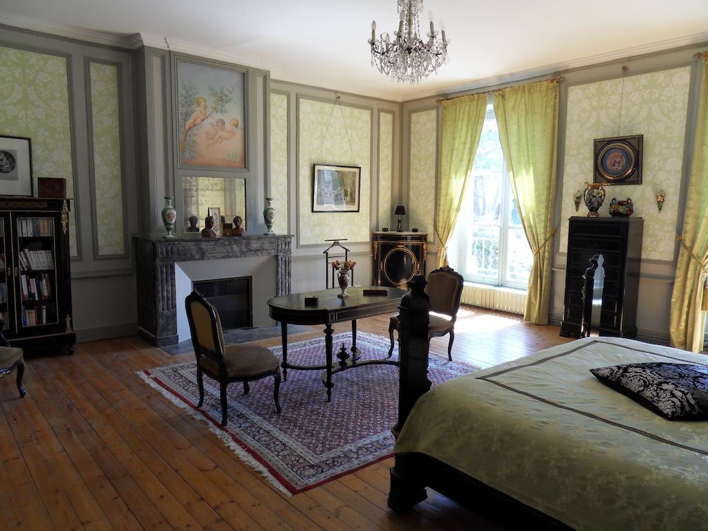 Chateau De Clermont-Saves Bed & Breakfast LʼIsle-Jourdain Cameră foto