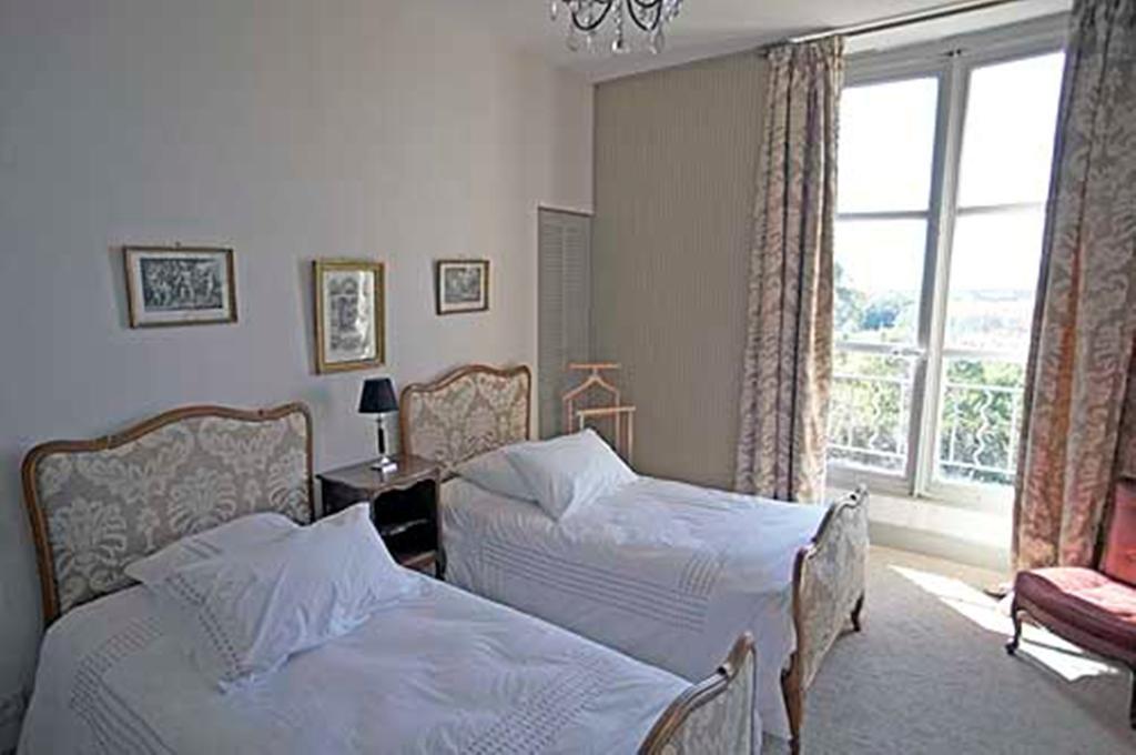 Chateau De Clermont-Saves Bed & Breakfast LʼIsle-Jourdain Cameră foto